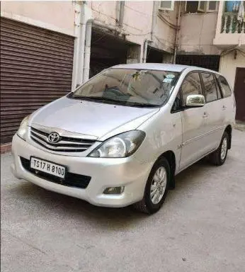 Toyota Innova 2.5 V 7 STR 2011