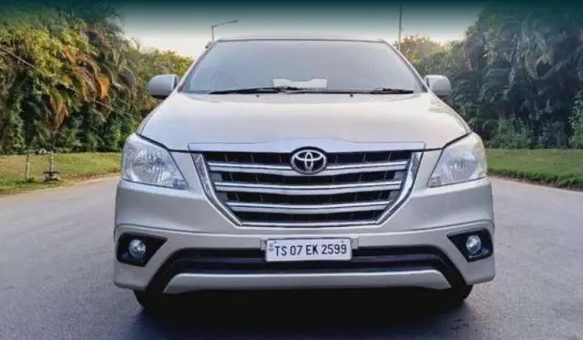Toyota Innova 2.5 GX 7 STR BS III 2015
