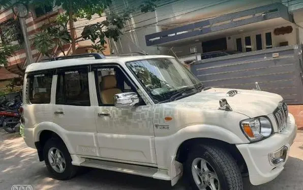 Mahindra Scorpio VLX 2WD AIRBAG BS IV 2011