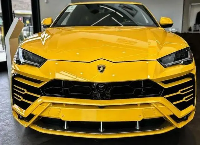 Lamborghini Urus Twin-Turbo V8 2022