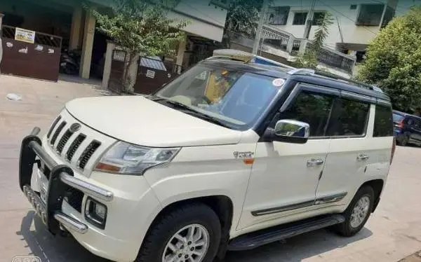 Mahindra TUV300 T8 2016