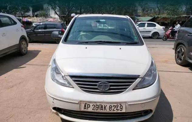 Tata Indica Vista Aura 1.3 ABS Quadrajet 2010