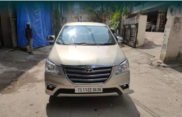 Toyota Innova 2.5 G 8 STR BS IV 2015