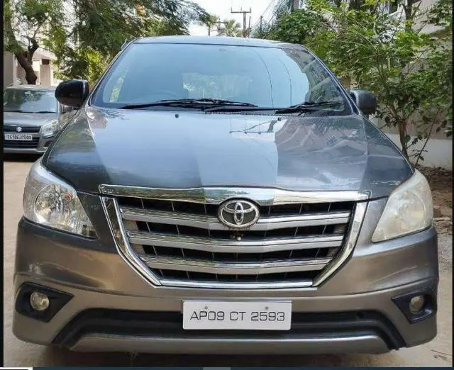 Toyota Innova 2.5 G 8 STR BS IV 2013