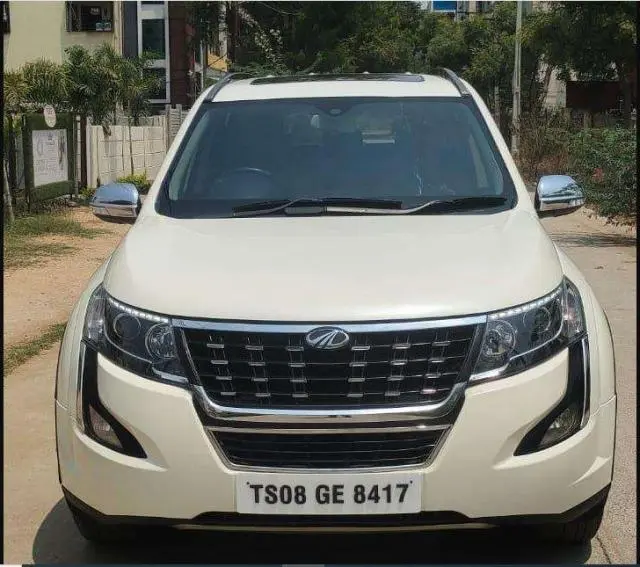 Mahindra XUV500 W11 (O) 2018