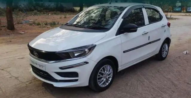 Tata Tiago Revotron XE 2020