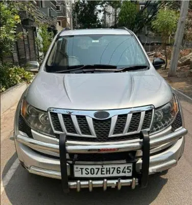 Mahindra XUV500 W8 2015