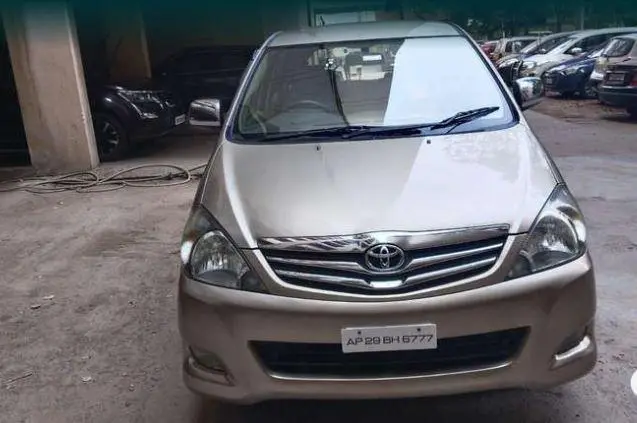 Toyota Innova 2.5 VX 8 STR BS IV 2010