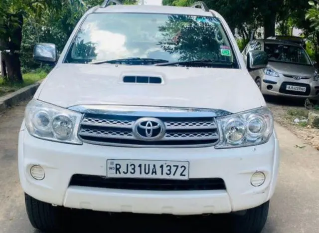Toyota Fortuner 3.0 4x2 MT 2011