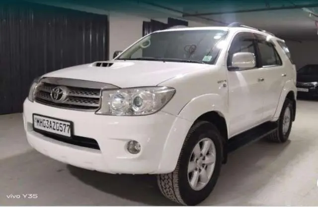 Toyota Fortuner 3.0 4X4 MT 2010