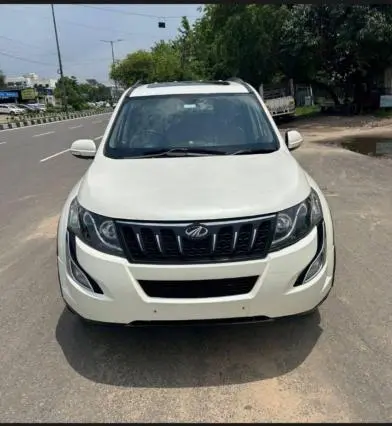 Mahindra XUV500 W10 2018
