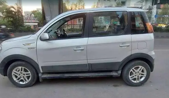 Mahindra NuvoSport N6 AMT 2016