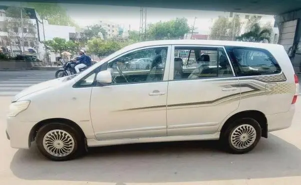 Toyota Innova 2.5 G 7 STR BS IV 2014