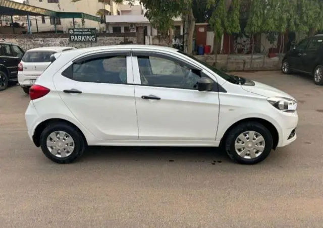 Tata Tiago Revotron XE 2019