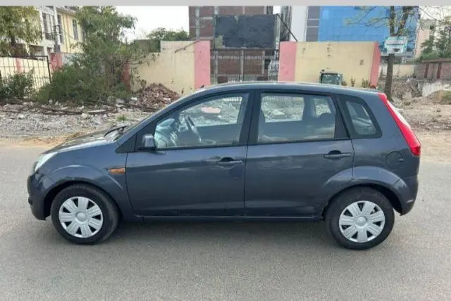Ford Figo 1.2P TITANIUM MT 2010