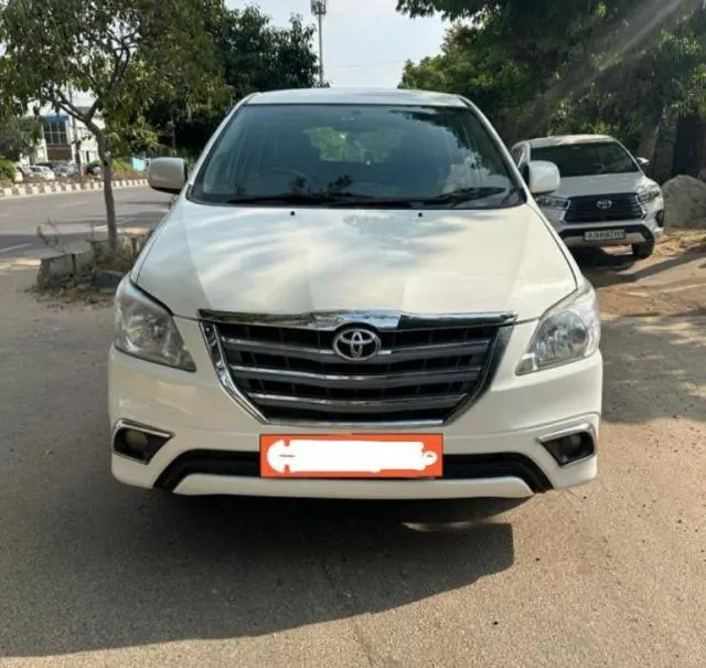 Toyota Innova 2.5 G 8 STR BS IV 2015
