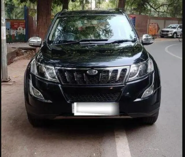 Mahindra XUV500 W6 AT 2016