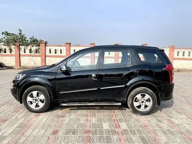 Mahindra XUV500 W11 2019