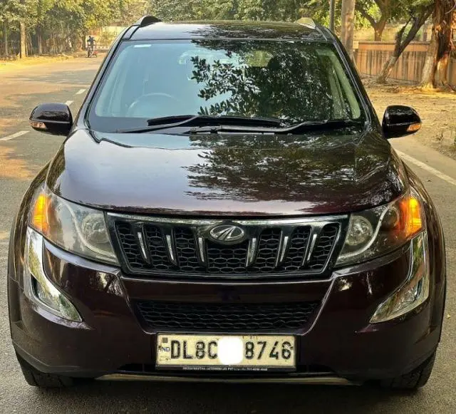 Mahindra XUV500 W6 2017