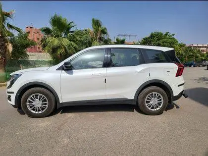 Mahindra XUV700 AX 3 Petrol AT 5 STR 2022