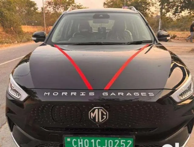 MG Hector Plus Super 1.5 Petrol Turbo Hybrid MT 7 STR 2022