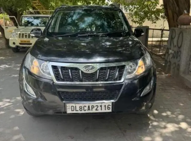 Mahindra XUV500 W6 2016