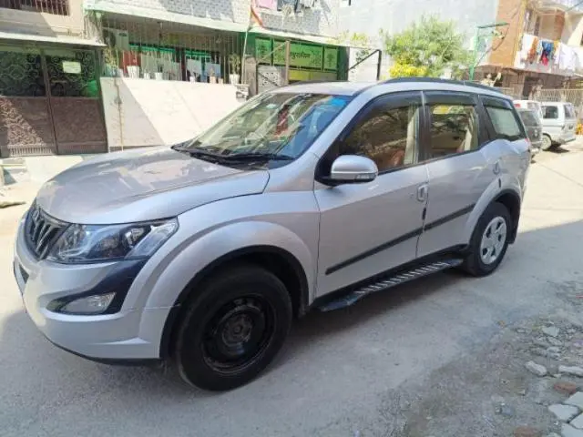 Mahindra XUV500 W6 2016