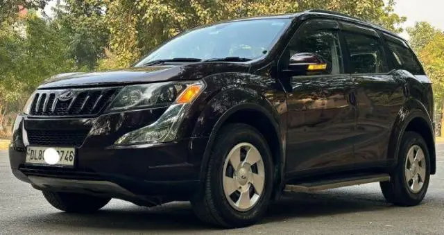 Mahindra XUV500 W6 2017