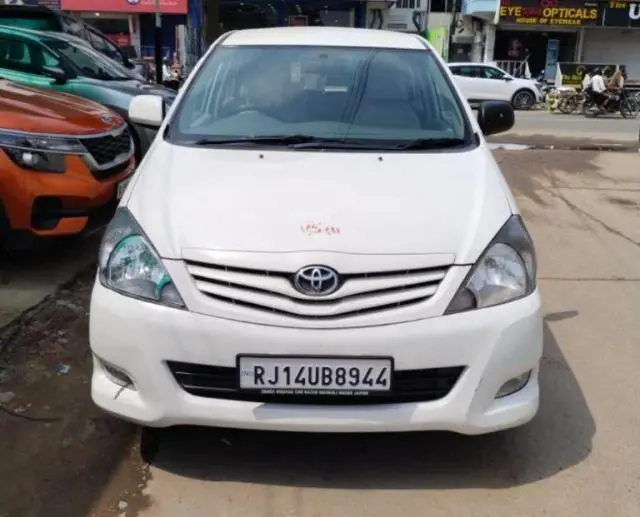Toyota Innova 2.0 VX 2011