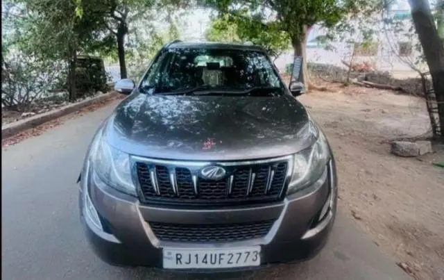Mahindra XUV500 W10 2017