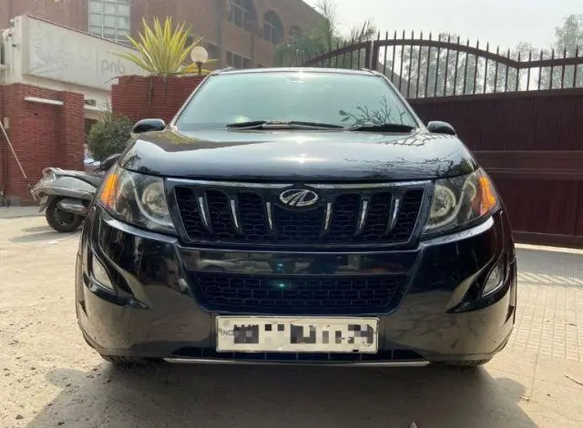 Mahindra XUV500 W6 2016