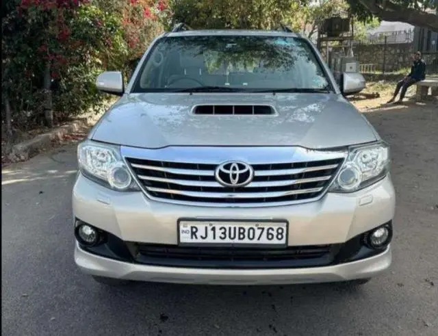 Toyota Fortuner 3.0 4X4 MT 2012