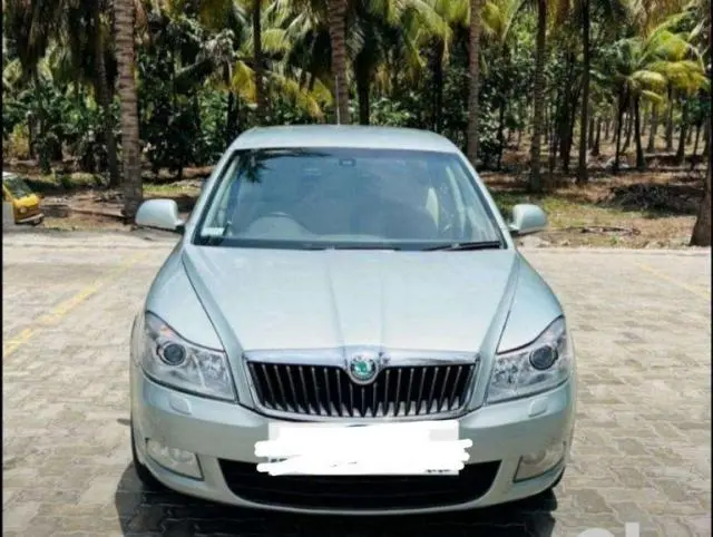 Skoda Laura AMBIENTE 2.0 TDI CR MT 2011