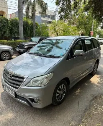 Toyota Innova 2.0 V 2015