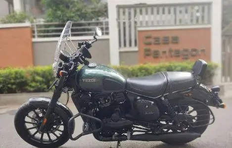Yezdi Roadster Dark Hunter Green 2022