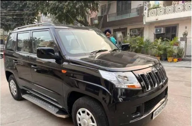Mahindra TUV300 T6 Plus AMT 2018