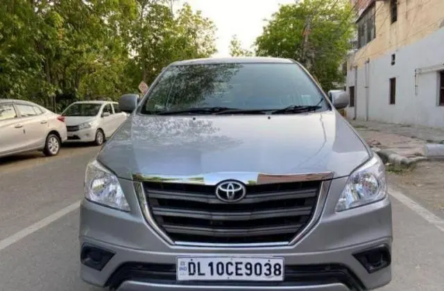 Toyota Innova 2.5 G 8 STR BS IV 2015