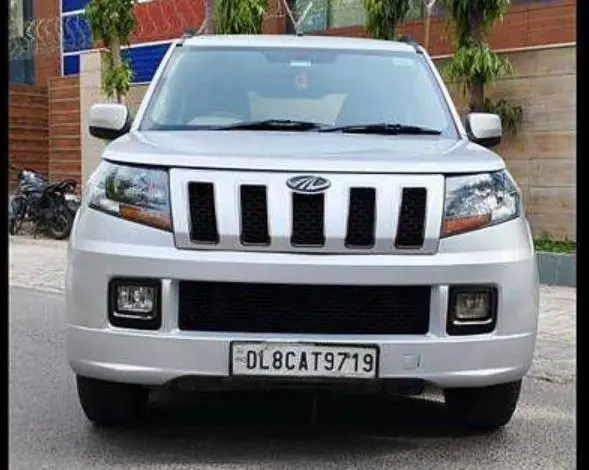 Mahindra TUV300 T10 AMT 2018