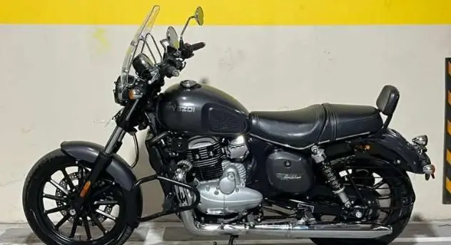 Yezdi Roadster Chrome Gallant Grey 2022