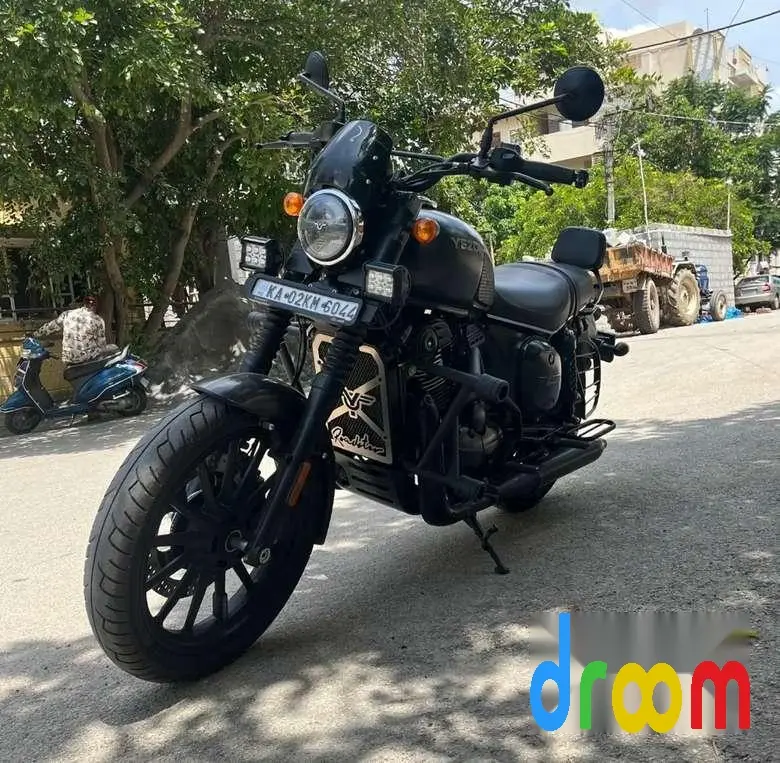 Yezdi Roadster Dark Smoke Grey 2022