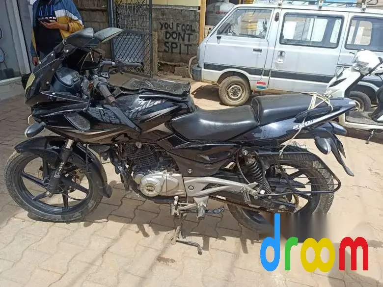 Bajaj Pulsar 220cc 2016