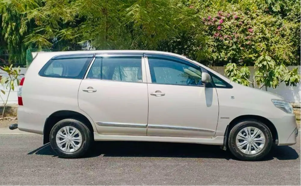 Toyota Innova 2.5 GX 8 STR BS III 2015