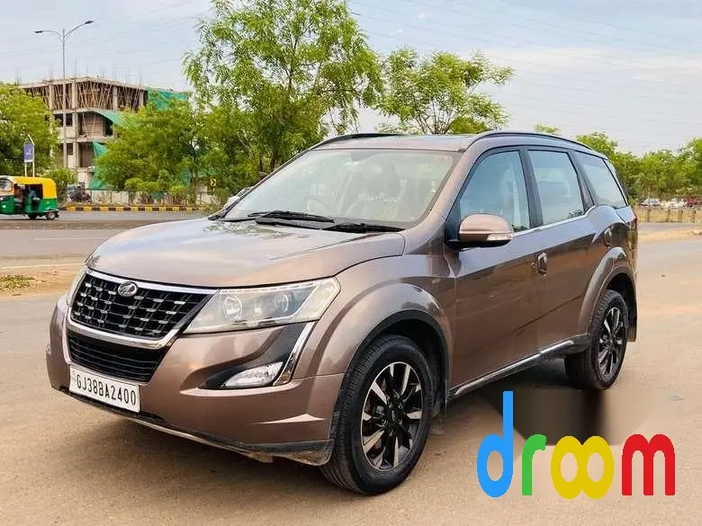 Mahindra XUV500 W11 2018