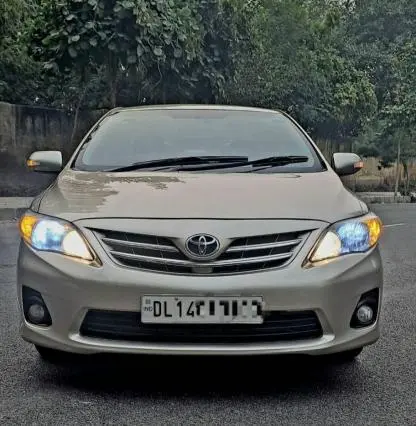 Toyota Corolla Altis 1.8 V AT 2013