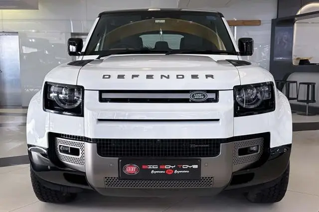 Land Rover Defender 110 X-Dynamic SE P300 2022