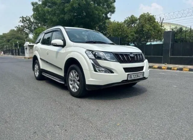 Mahindra XUV500 W10 2016