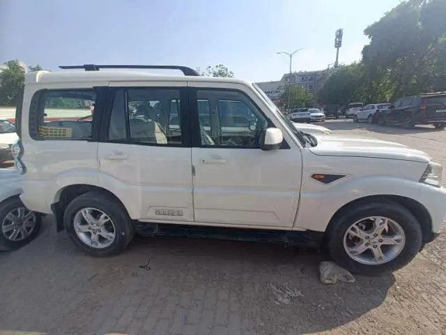 Mahindra Scorpio S10 2016
