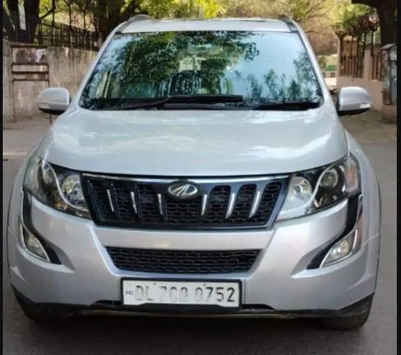 Mahindra XUV500 W10 2017