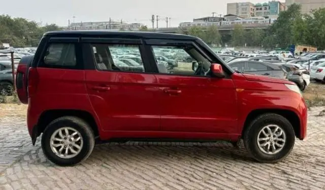 Mahindra TUV300 T8 2017
