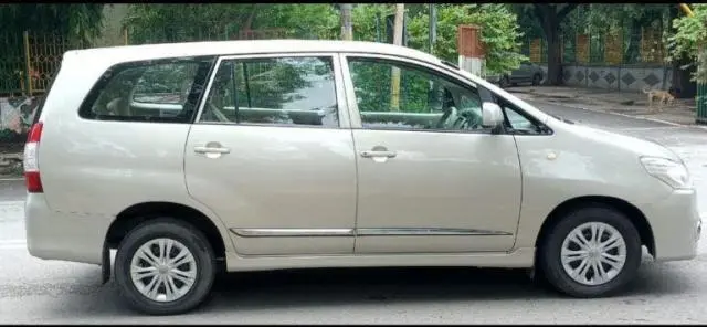 Toyota Innova 2.0 G 2013